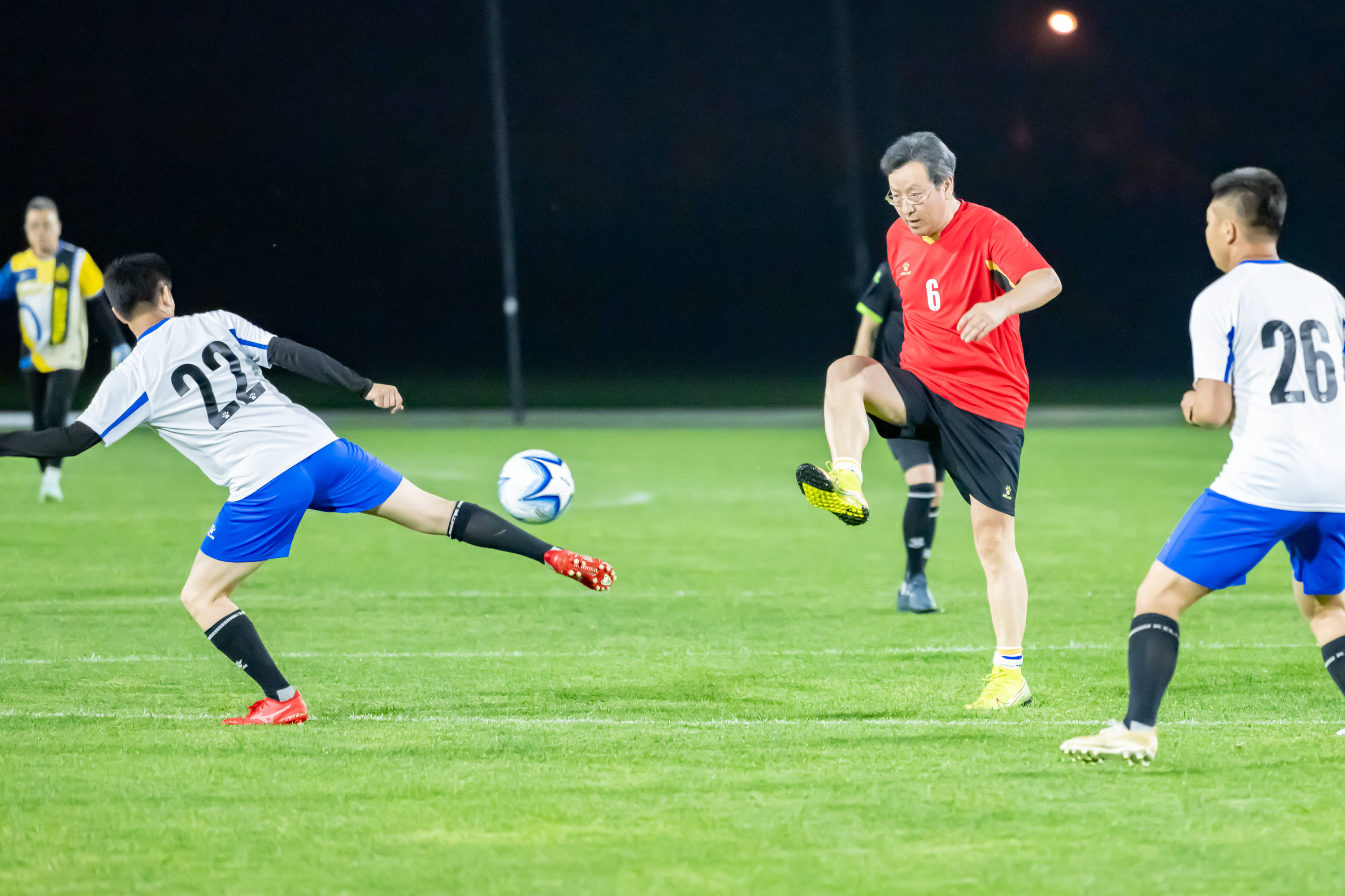 中始终占据 中始终占据