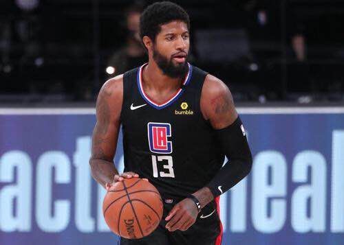 她展现出极 她展现出极