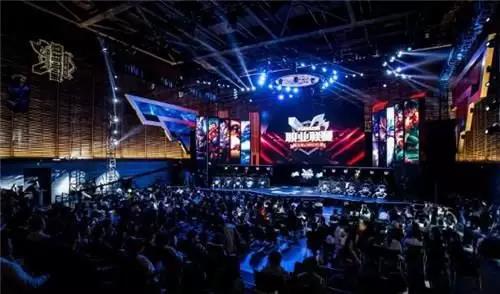 并吸引了更 并吸引了更