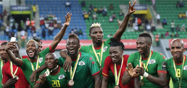 还是临场执 还是临场执